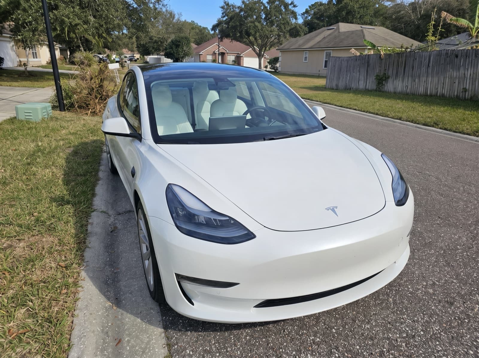 Mobile windshield replacement completed in Jacksonville, Florida by Bang AutoGlass