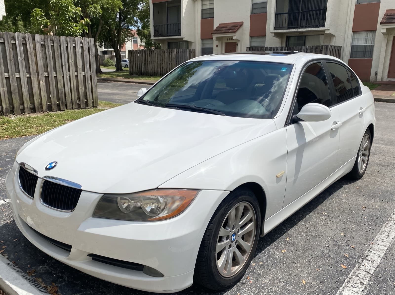 Mobile windshield replacement completed in Lauderhill, Florida by Bang AutoGlass