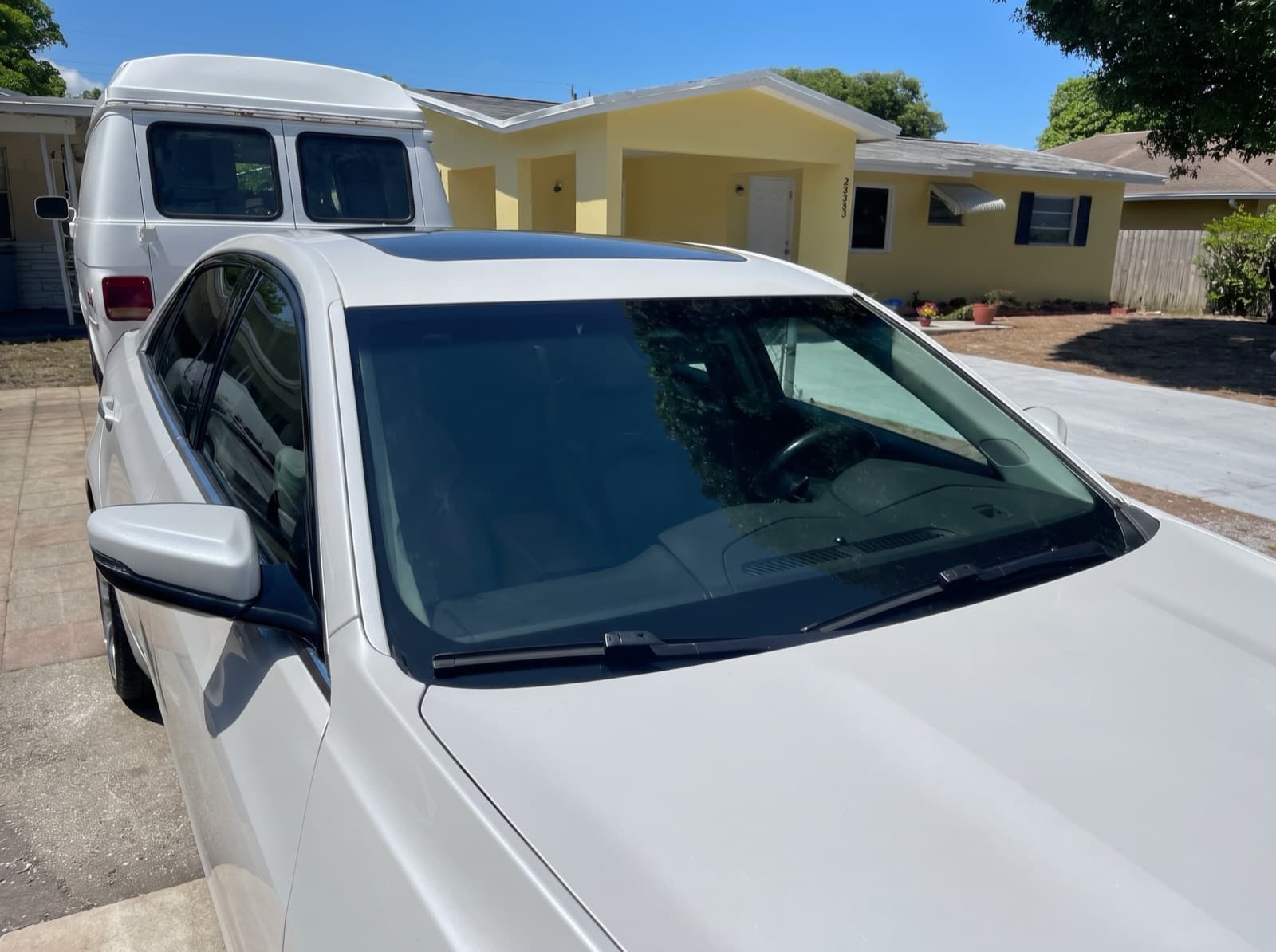 Mobile windshield replacement completed in Oakland Park, Florida by Bang AutoGlass