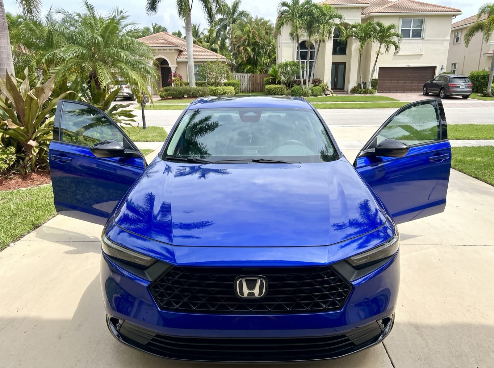 Mobile windshield replacement completed in Sunny Isles Beach, Florida by Bang AutoGlass