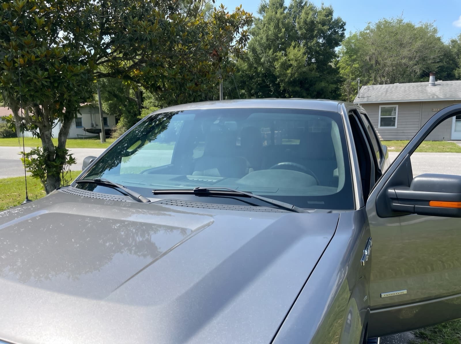 Mobile windshield replacement completed in Umatilla, Florida by Bang AutoGlass