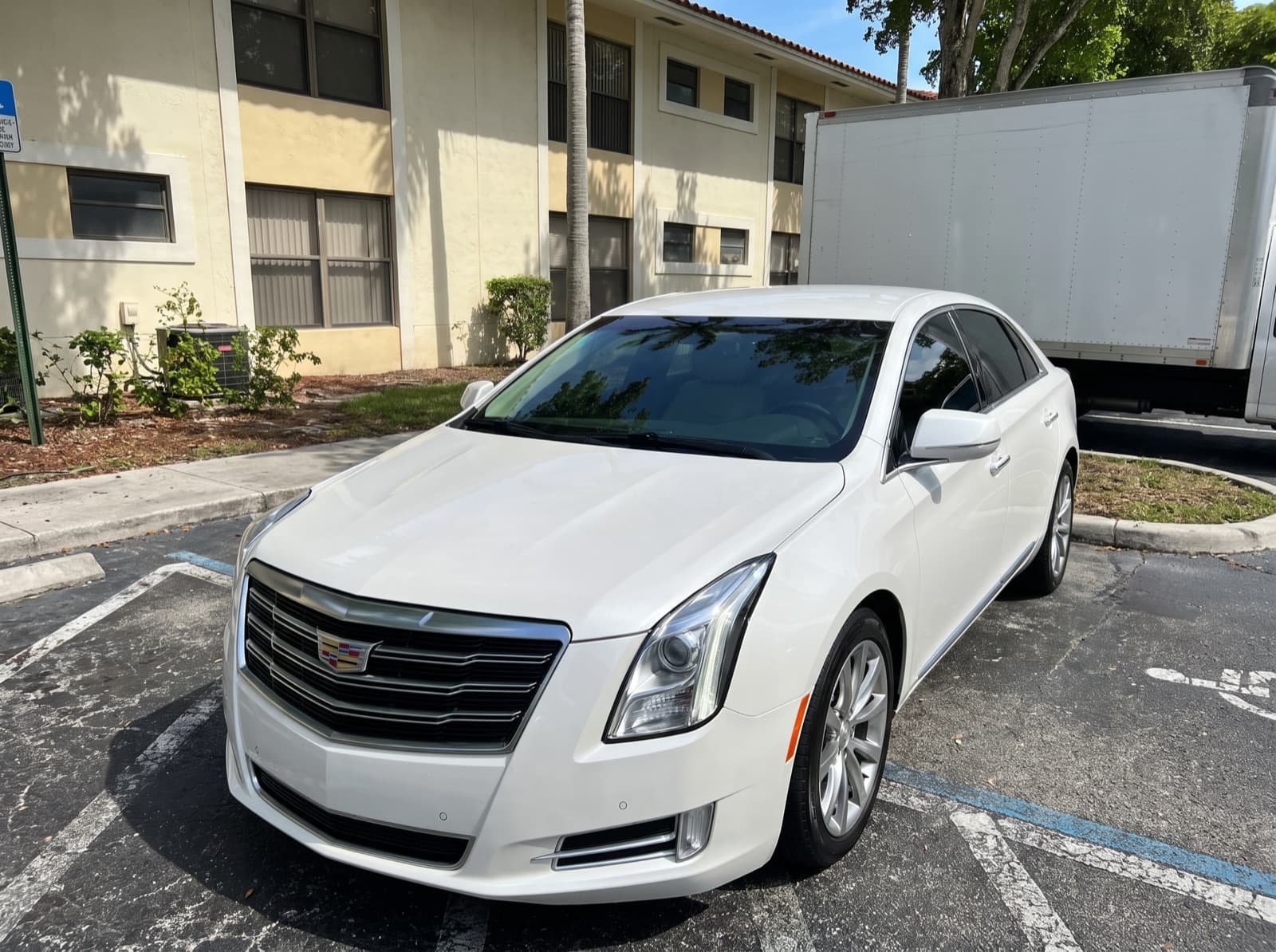 Mobile windshield replacement completed in West Palm Beach, Florida by Bang AutoGlass